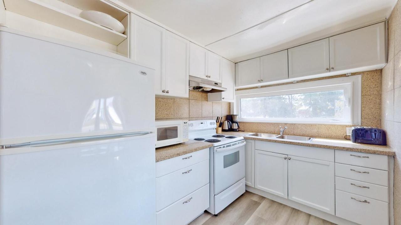 Main Beach River Retreat - Wasaga Beach 1 - Main Strip - 93 Mosley St Buitenkant foto